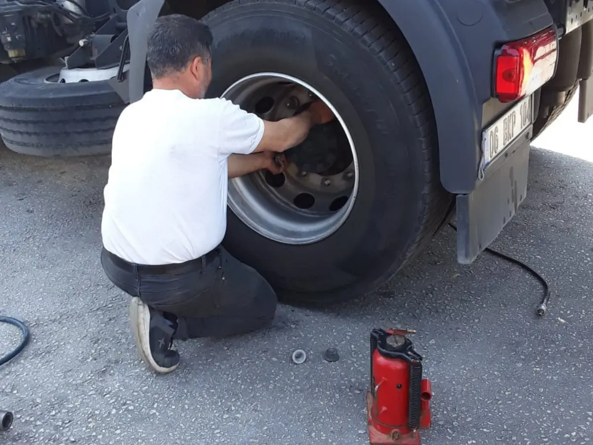 Üçkuyular Oto Lastikçi